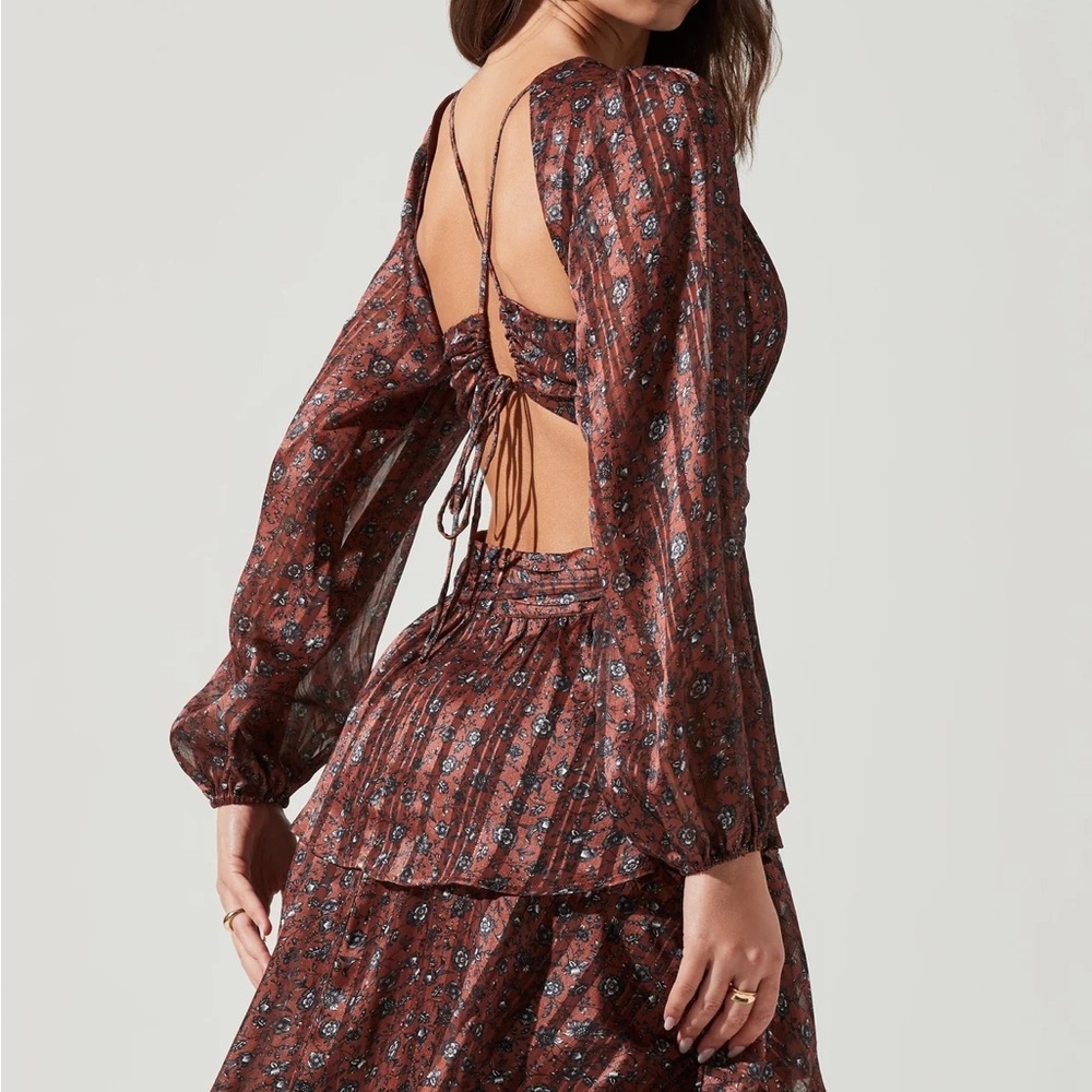 ASTR The Label Anora Maxi Dress XS Copper Floral Tiered Open Back Wedding Guest - Picture 10 of 12